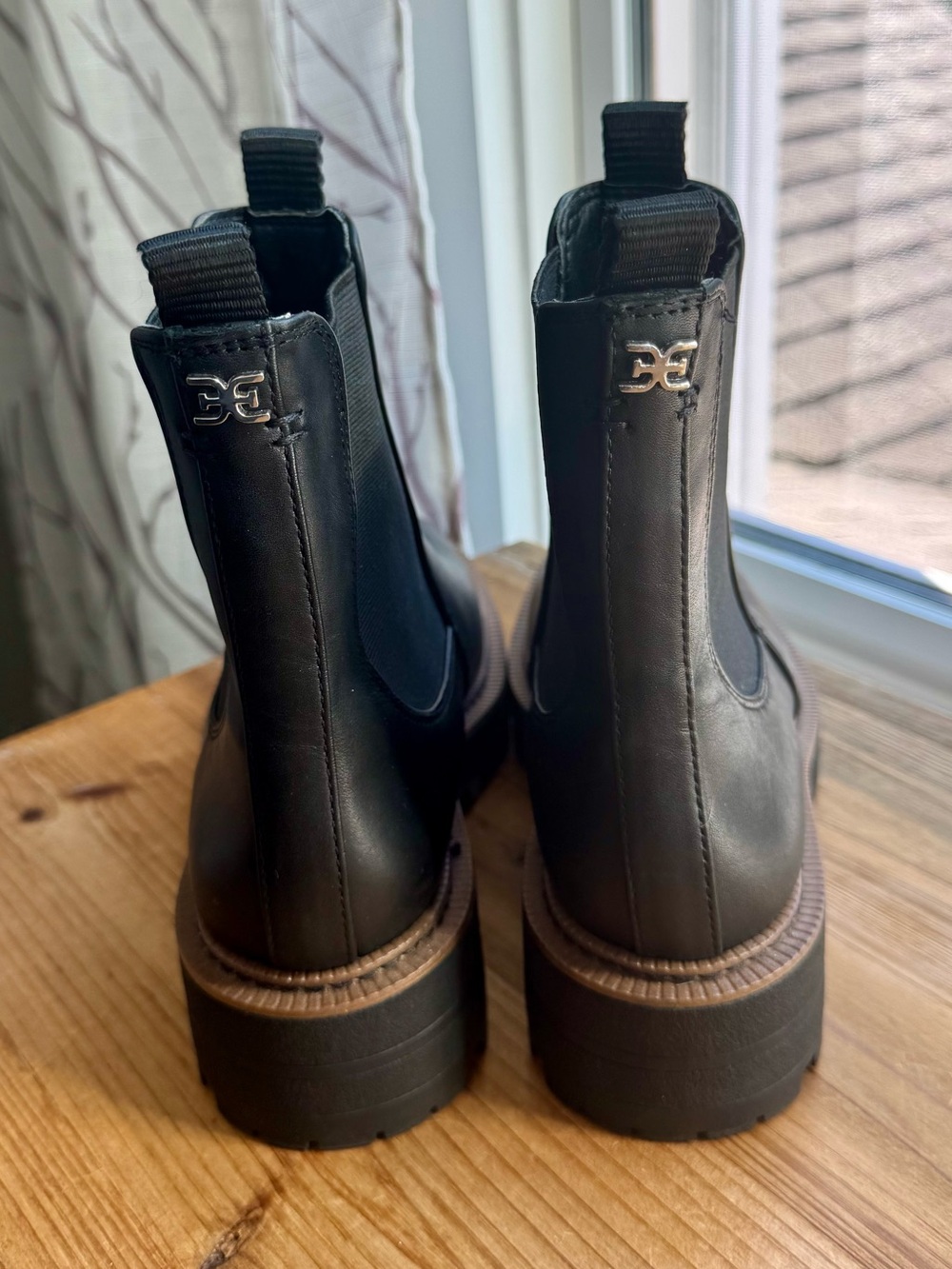 SAM EDELMAN Laguna Waterproof Lug Sole Chelsea Boot Black Leather Size 8 - Picture 4 of 11